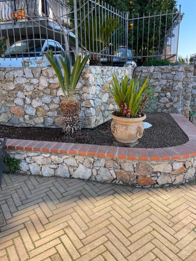 Apartment Aurora & Nicole Ideal Per Biker Con Terazza Vista Mare Parcheggio E Wi-Fi Gratuiti Пьетра-Лигуре Экстерьер фото